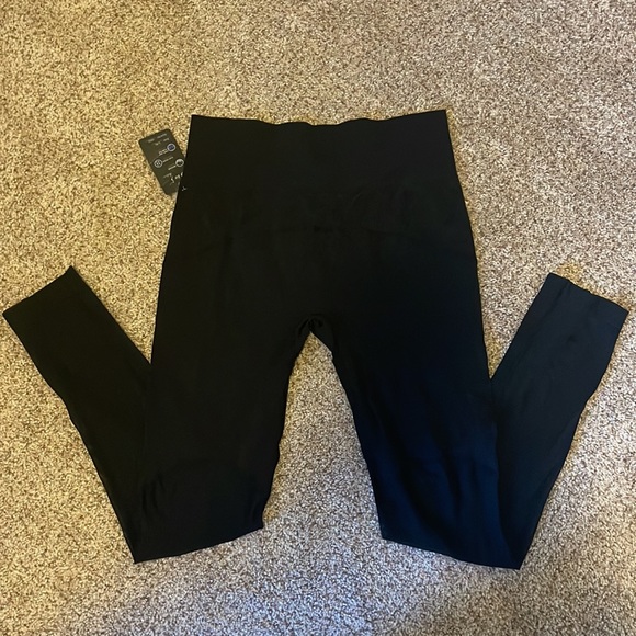 O to S Active black seamless leggings, Size L/XL, NWT - Picture 2 of 5